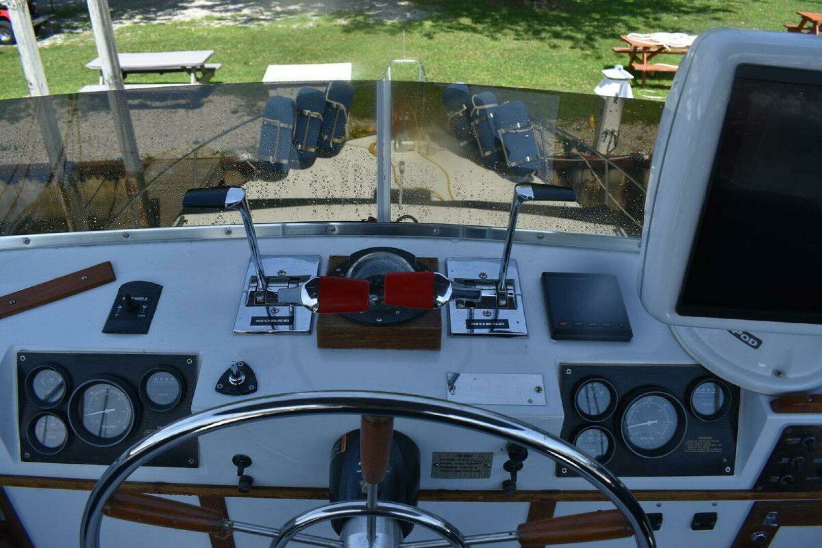 1985 Marinette 39 Double Cabin - Image 25
