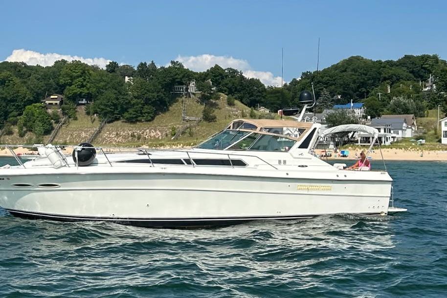 1989 Sea Ray 390 Express Cruiser