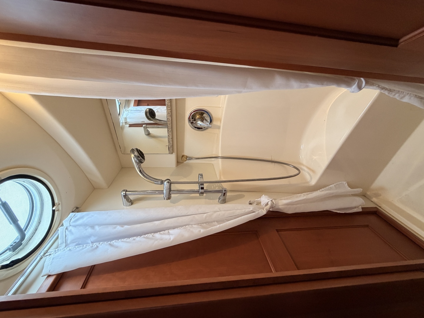 2006 Silverton 38 Convertible - Image 19