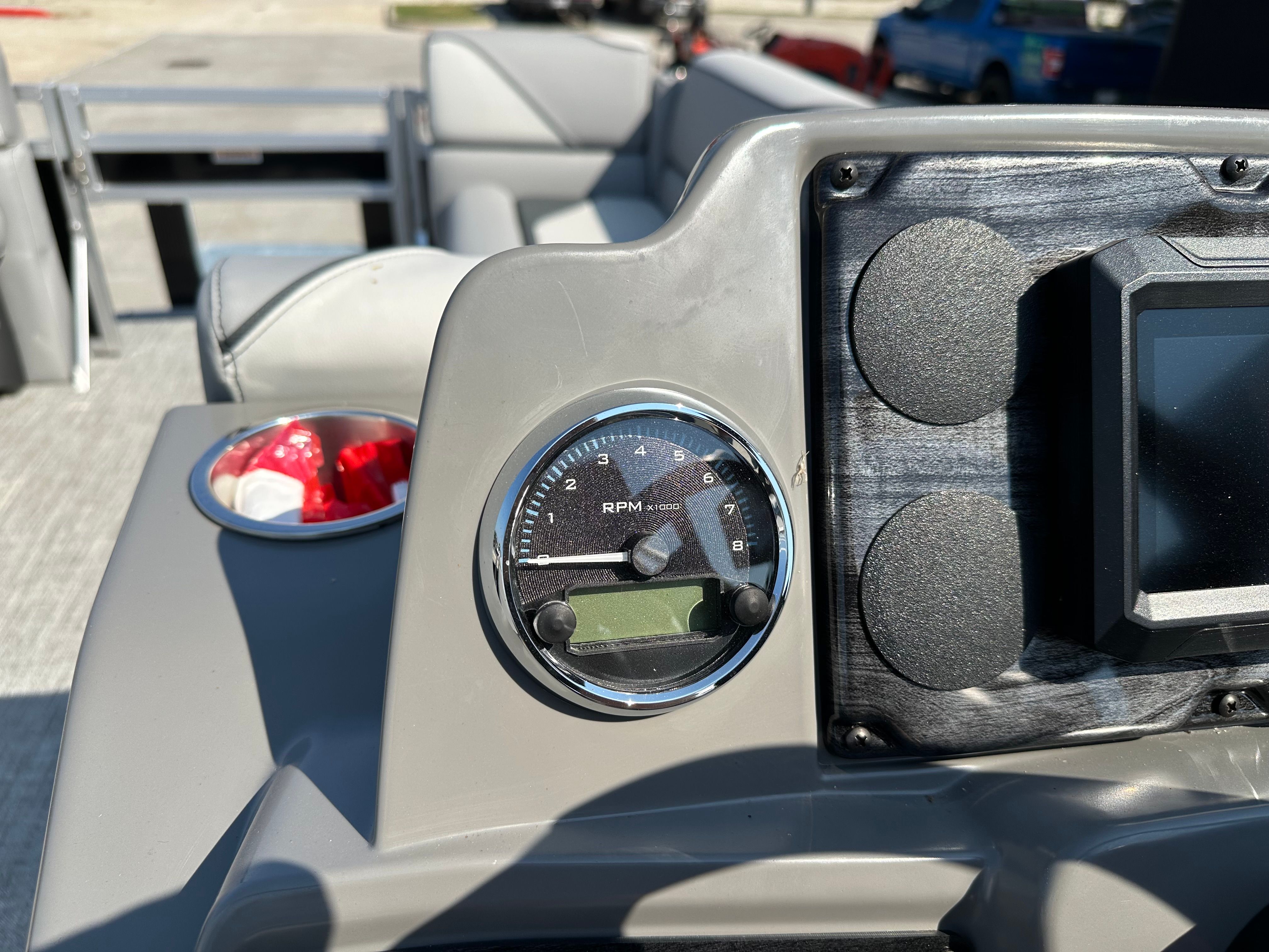2025 Avalon Venture Rear Fish - 21' - 25