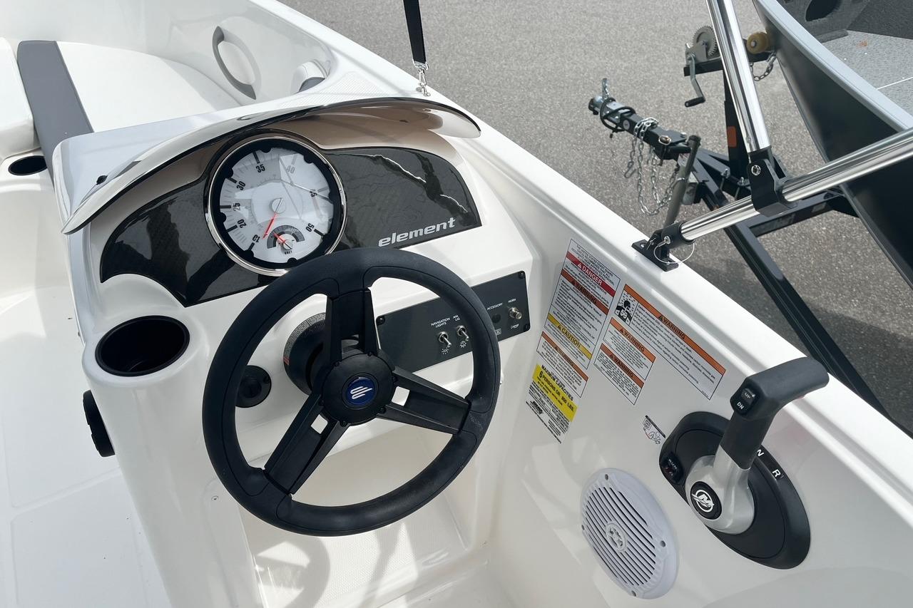 Bayliner Element E16 2026 steering console with wheel and instruments.