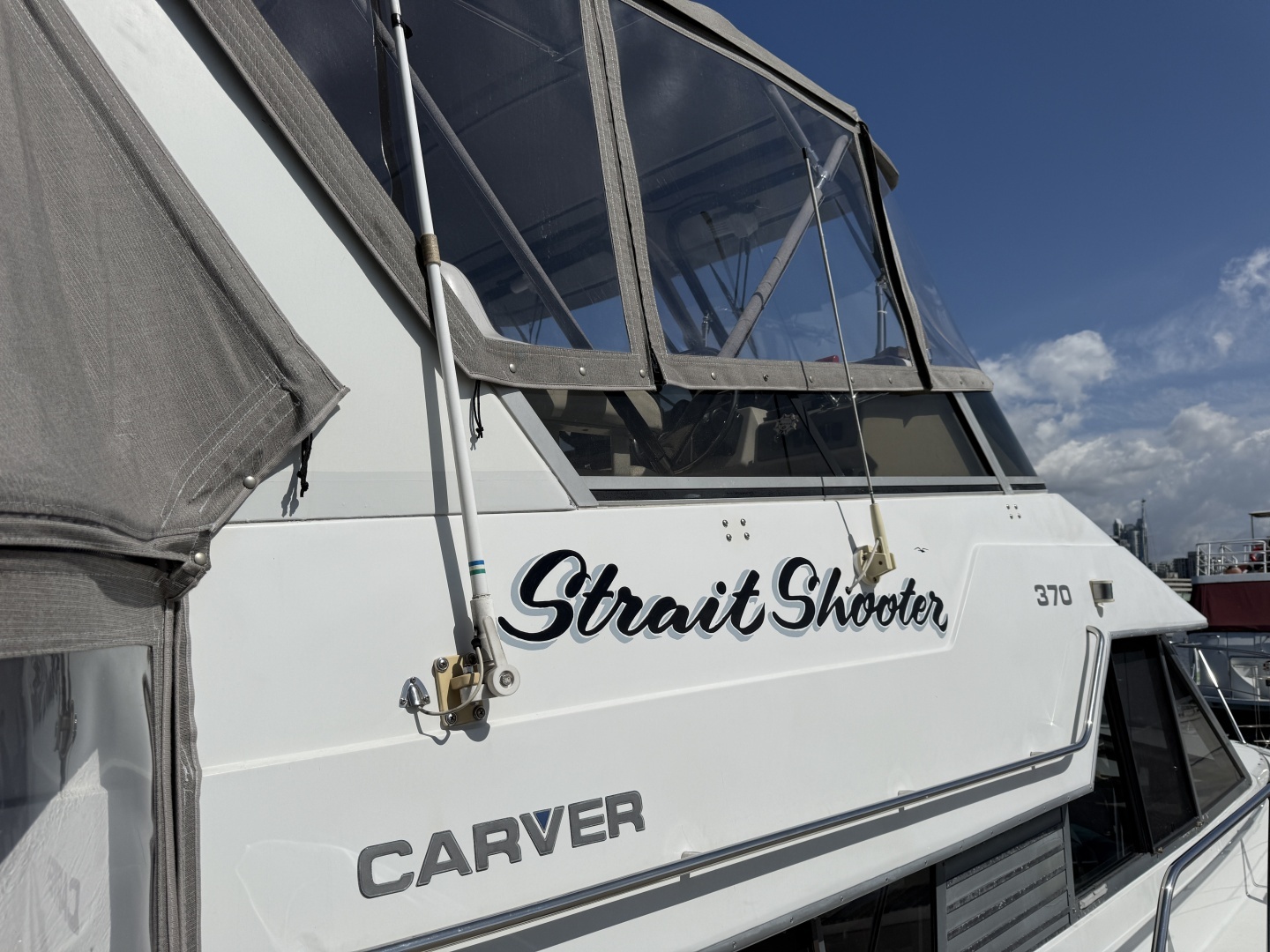 1996 Carver 370 Voyager - Image 6