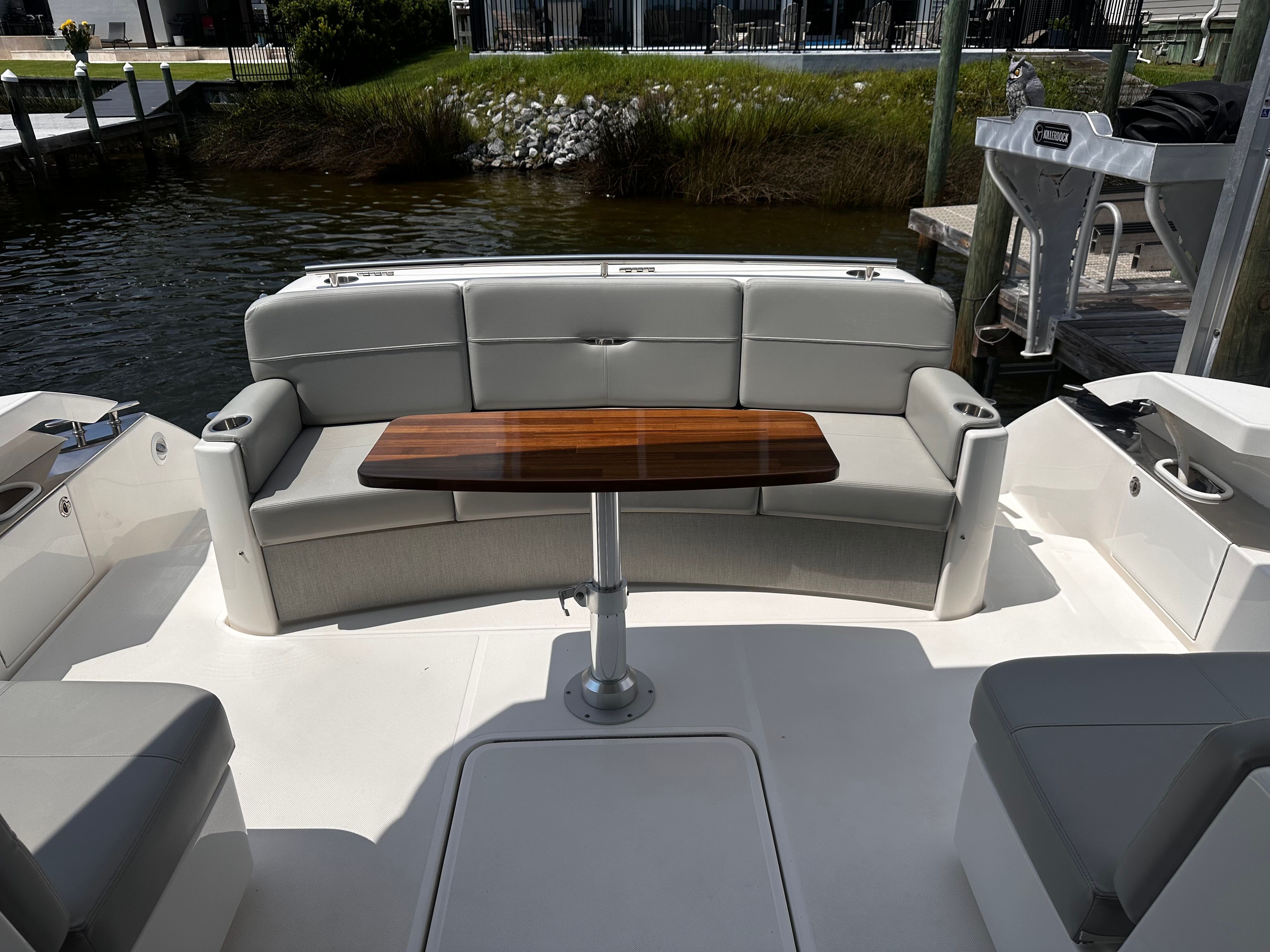 2024 TIARA YACHTS 44 COUPE - Image 18