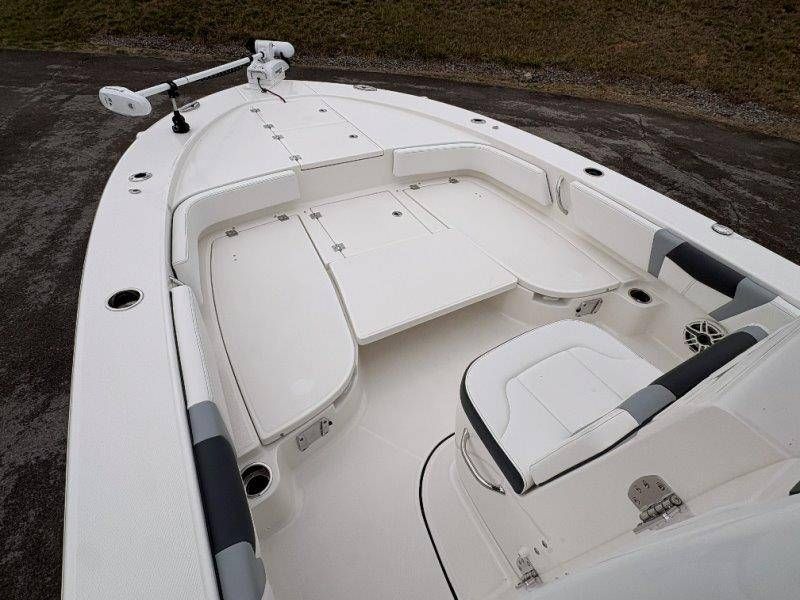 2026 Robalo 246 Cayman - 49