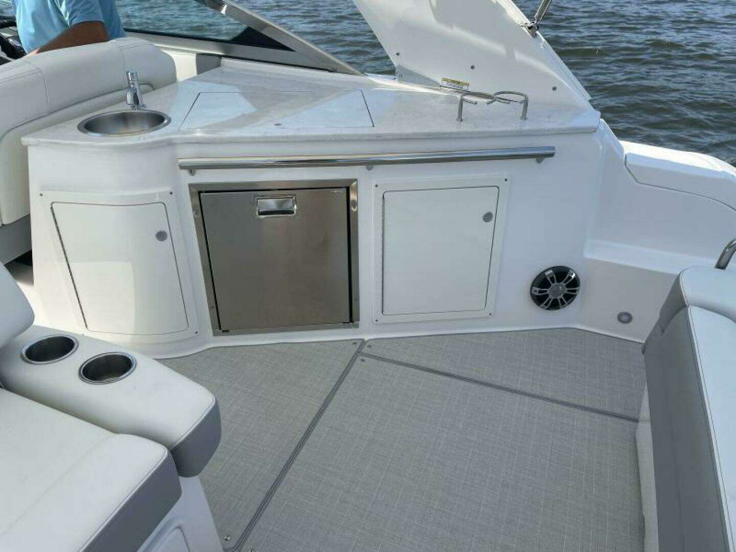 2026 Regal 33 XO - Image 11