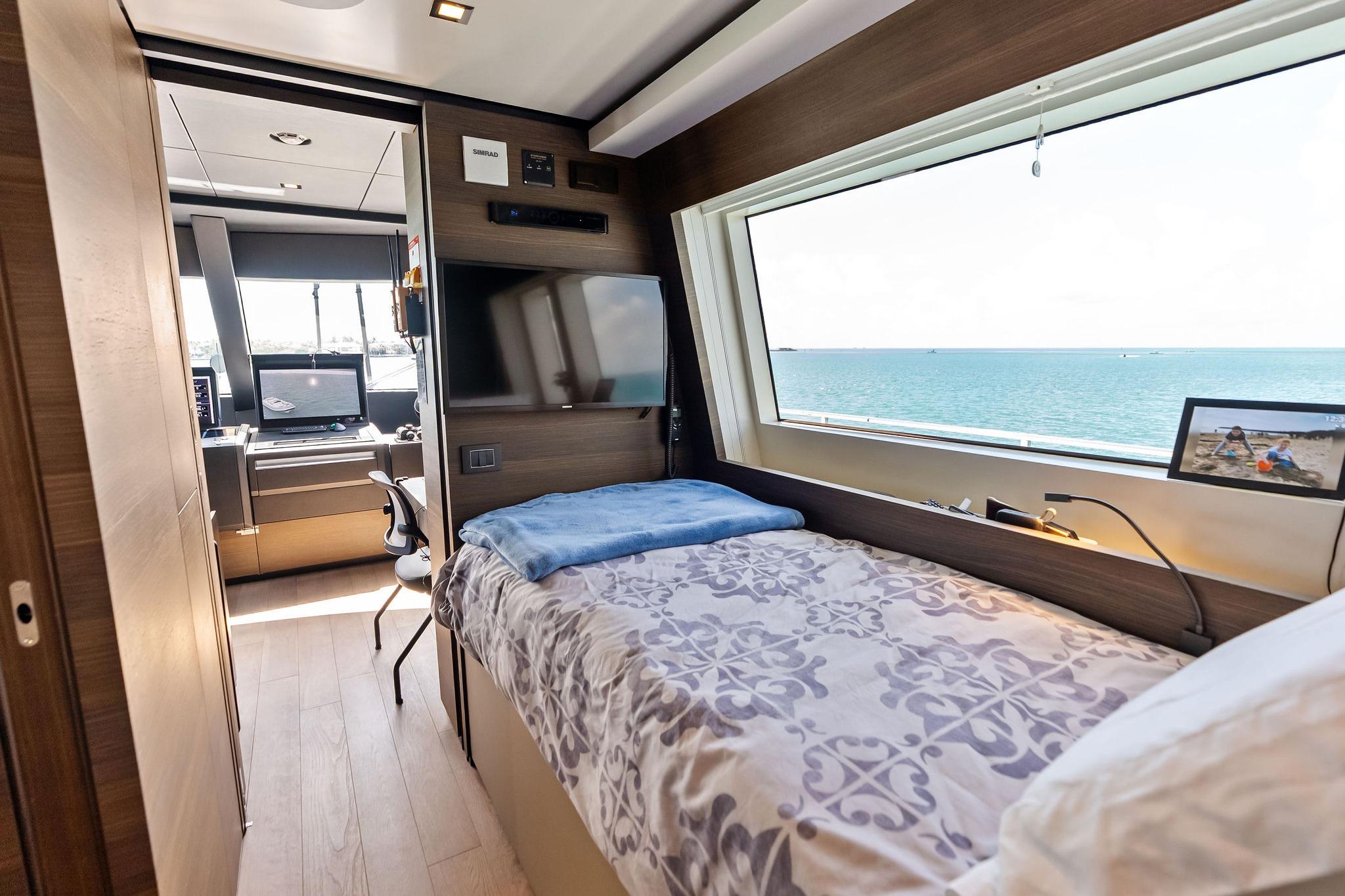 2023 Custom Line Navetta 33 - 128