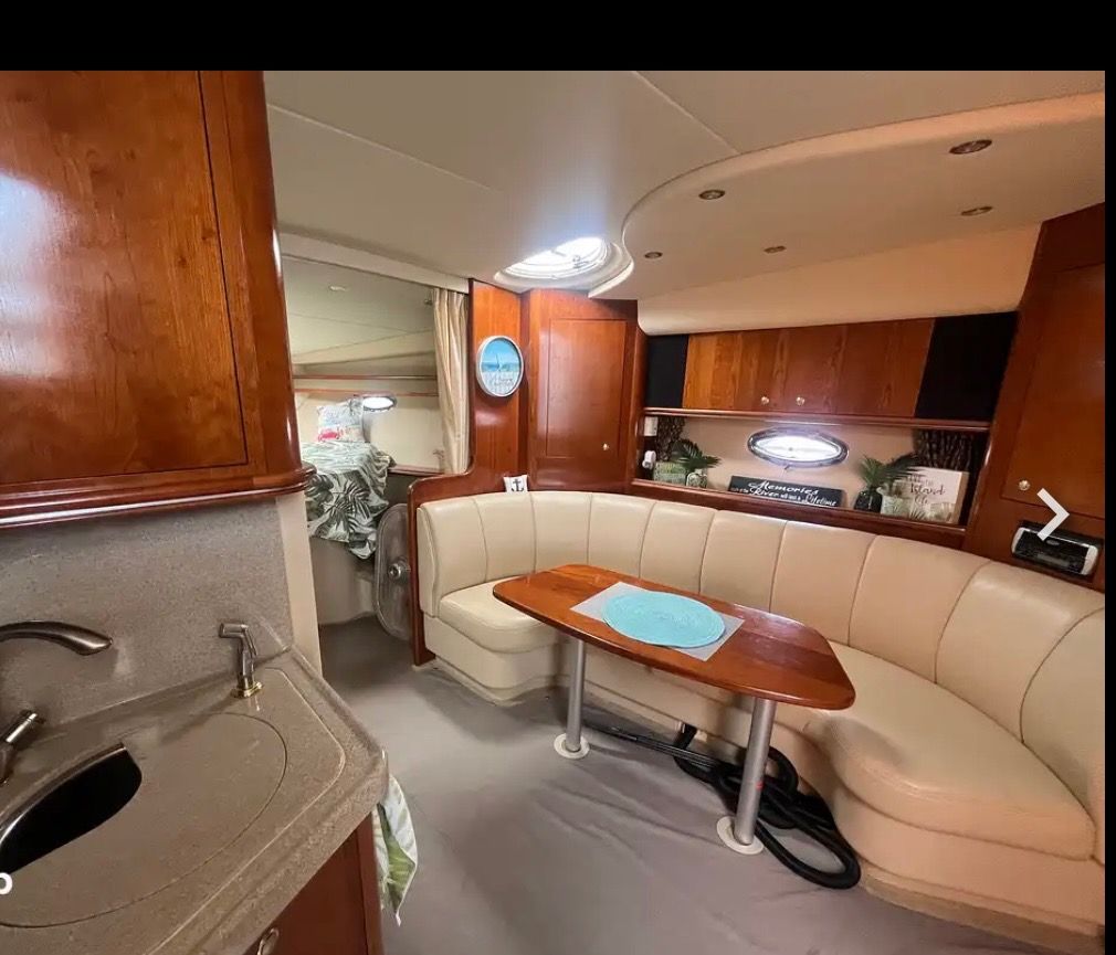 2004 Cruisers Yachts 370 Express - 12