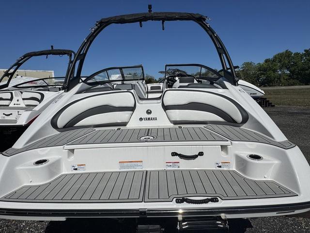 2025 Yamaha Boats AR195 - 4