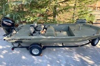 2026 Tracker Grizzly 1754 SC boat on trailer, parked outdoors.