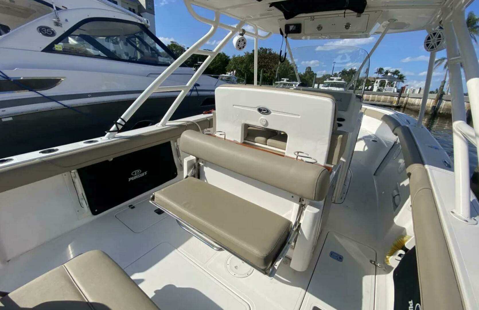 2015 Pursuit Sport - Image 8