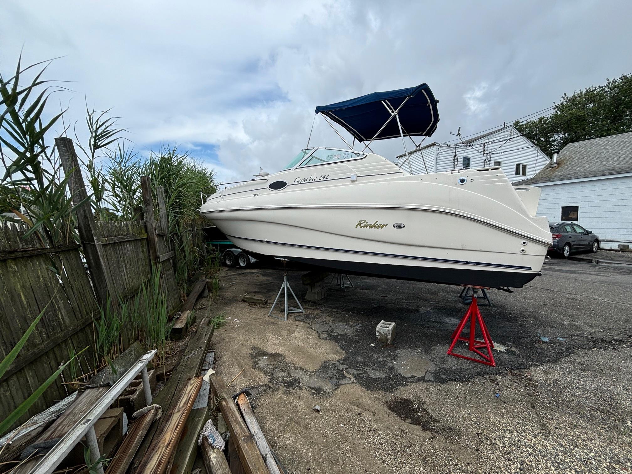 2000 Rinker 242 Fiesta V