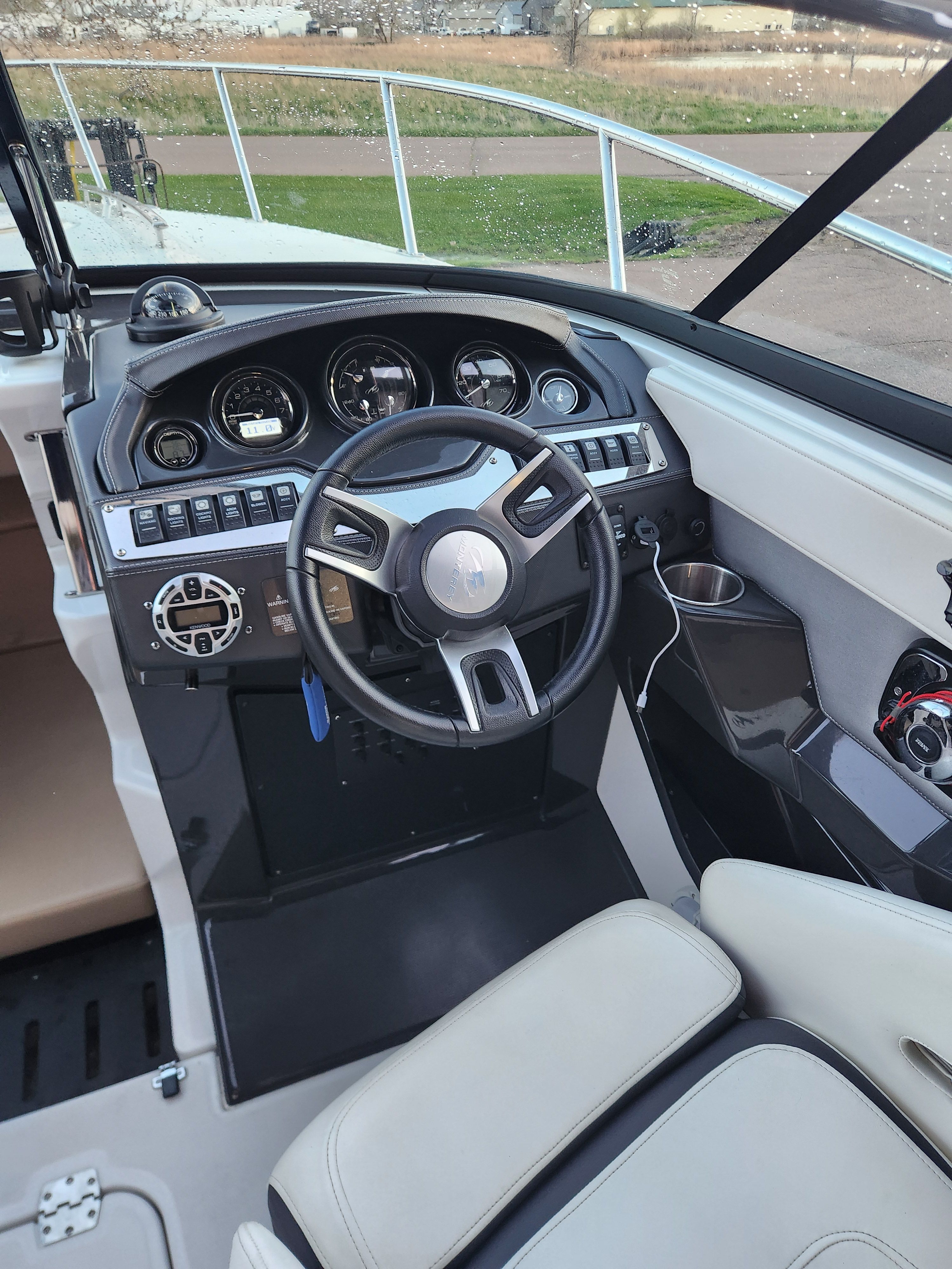 Interior view of 2015 Monterey 268SSC boat cockpit.