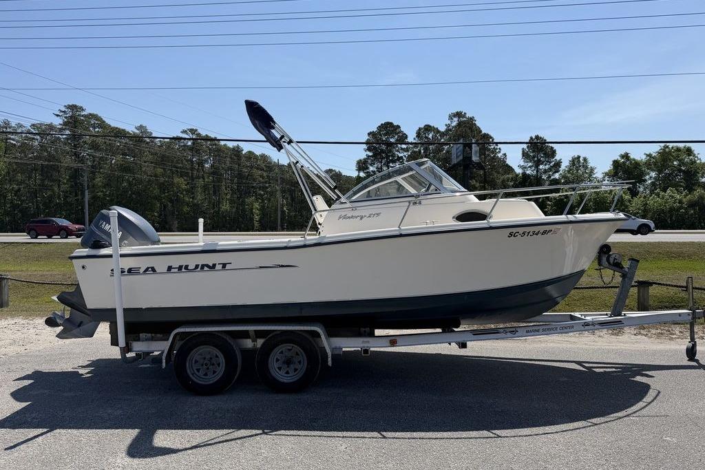 2003 Sea Hunt Victory 215