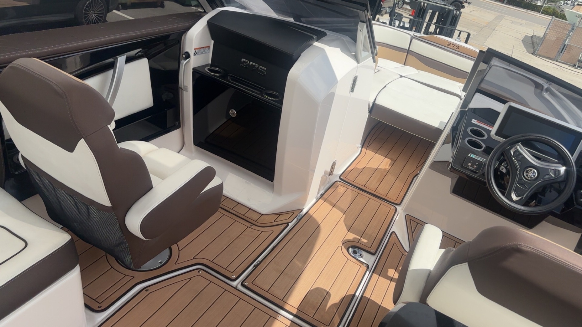 2023 Yamaha Boats 275SDX - Image 7
