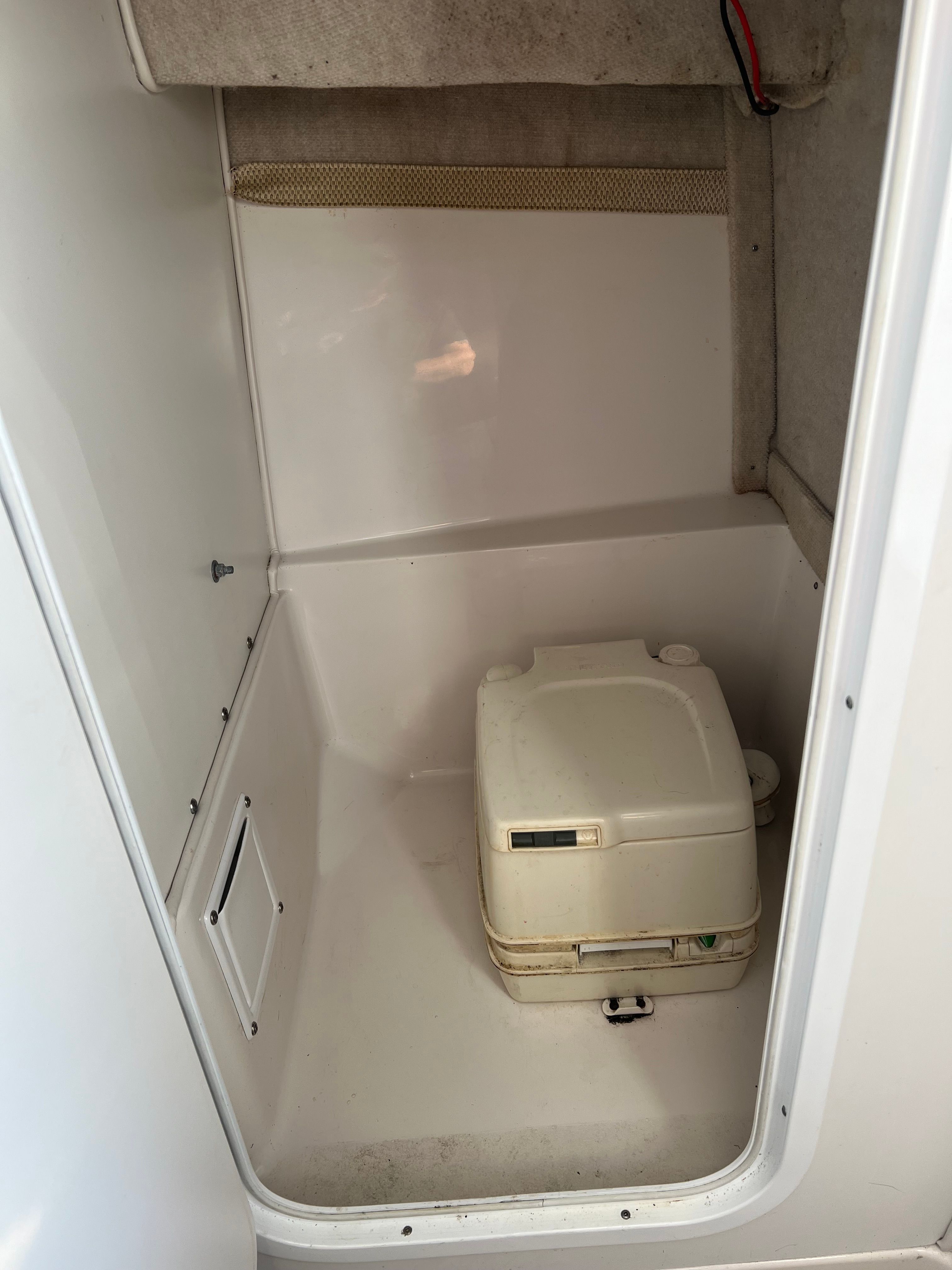 2007 Seaswirl Striper 2601 Walkaround I/O - 11