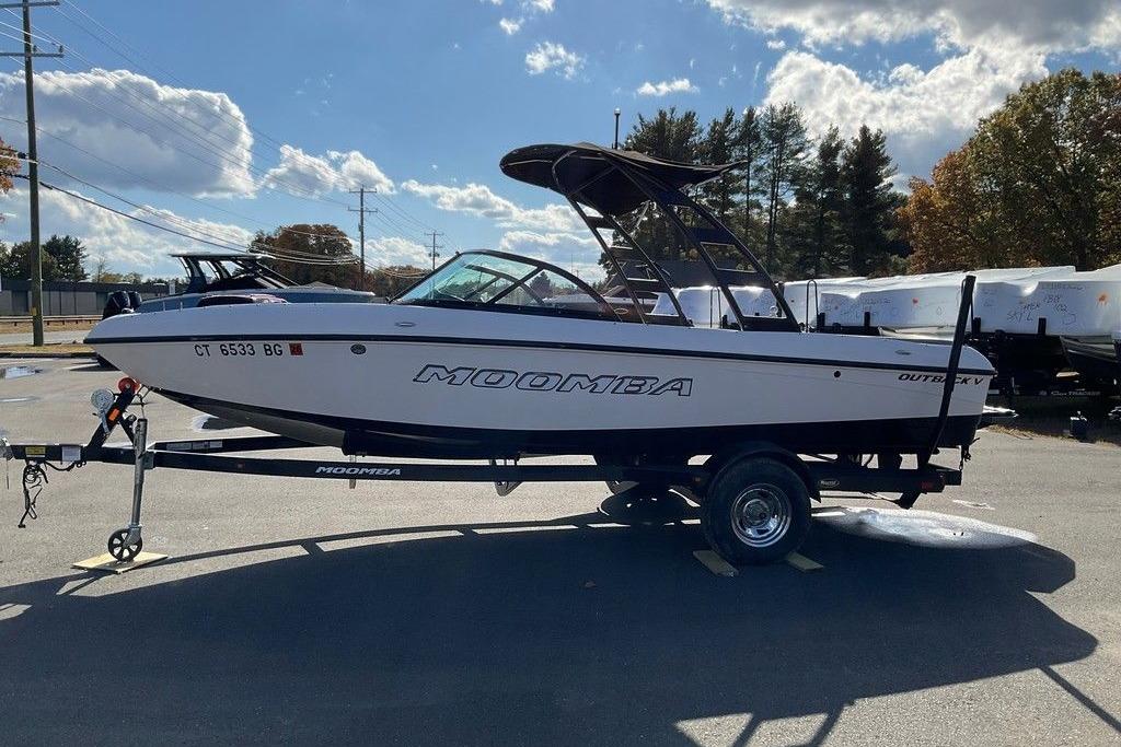 2015 Moomba Outback V