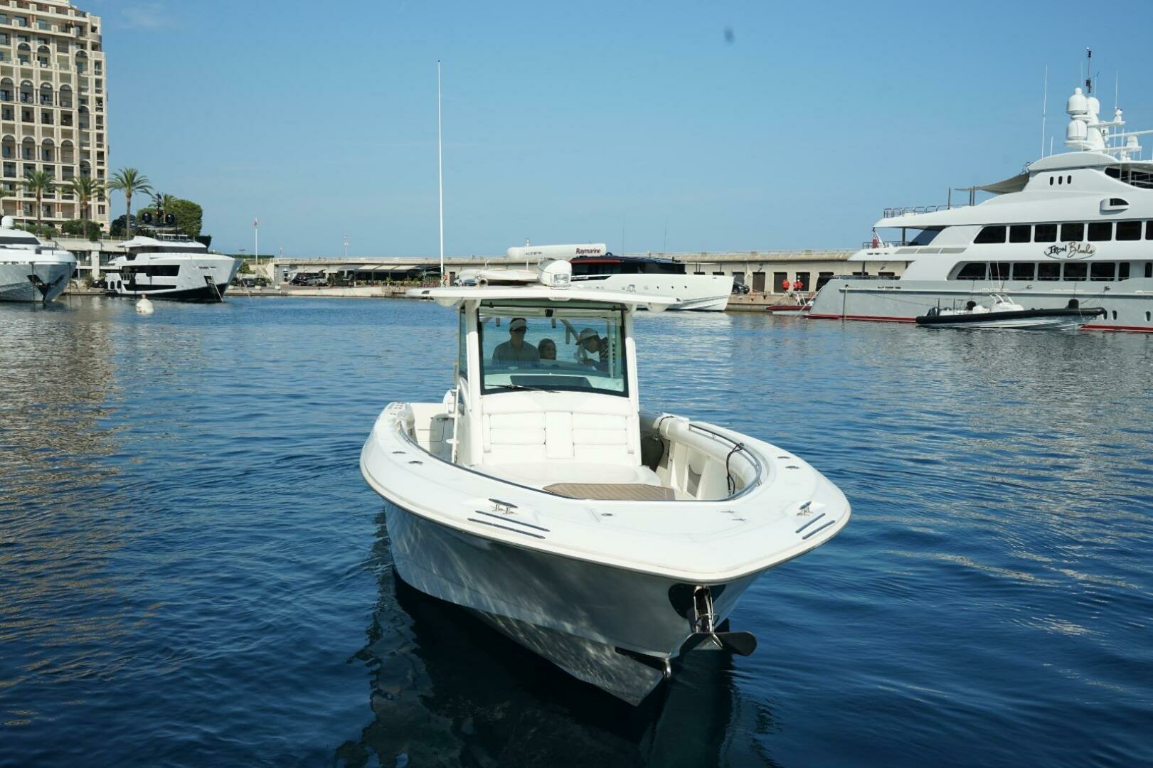 2012 Boston Whaler Whaler 370 Outrage - Image 2
