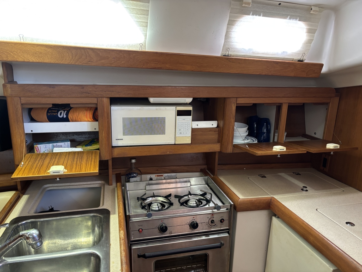2003 Catalina 350 - Image 8