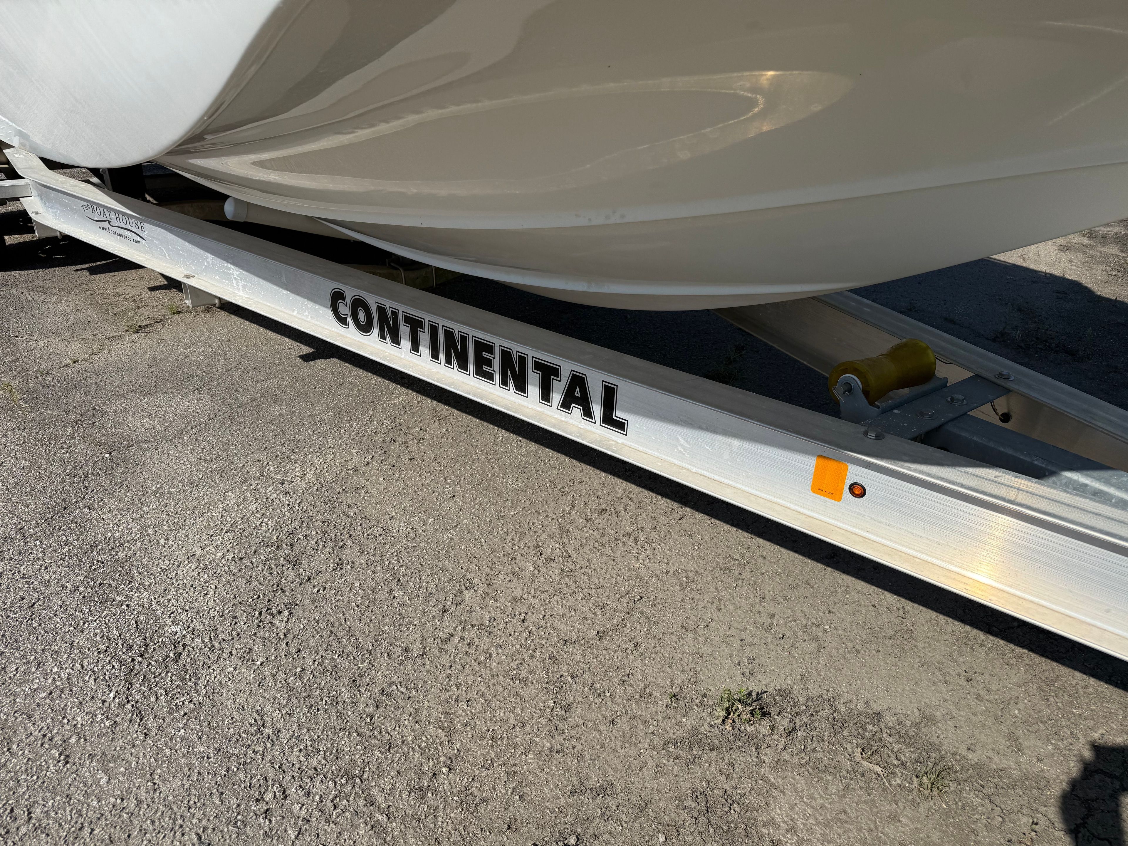 2014 Hurricane Sun deck 232 - 8