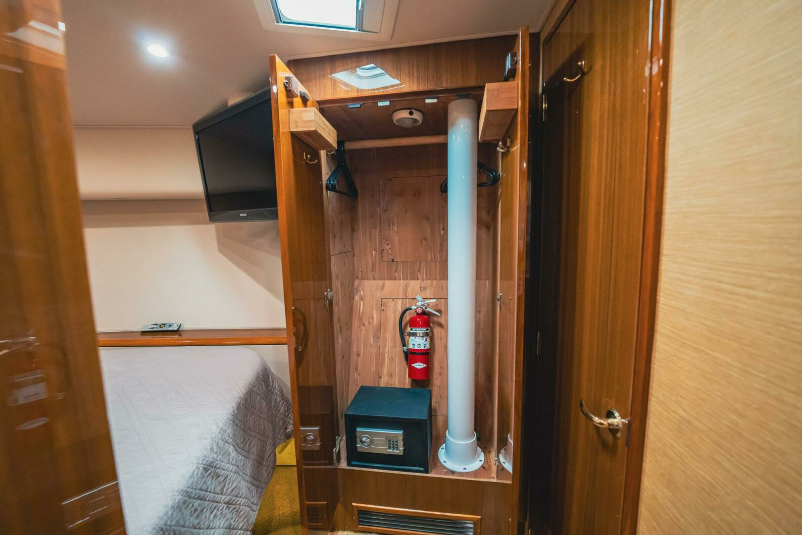2005 Viking Convertible - Image 29