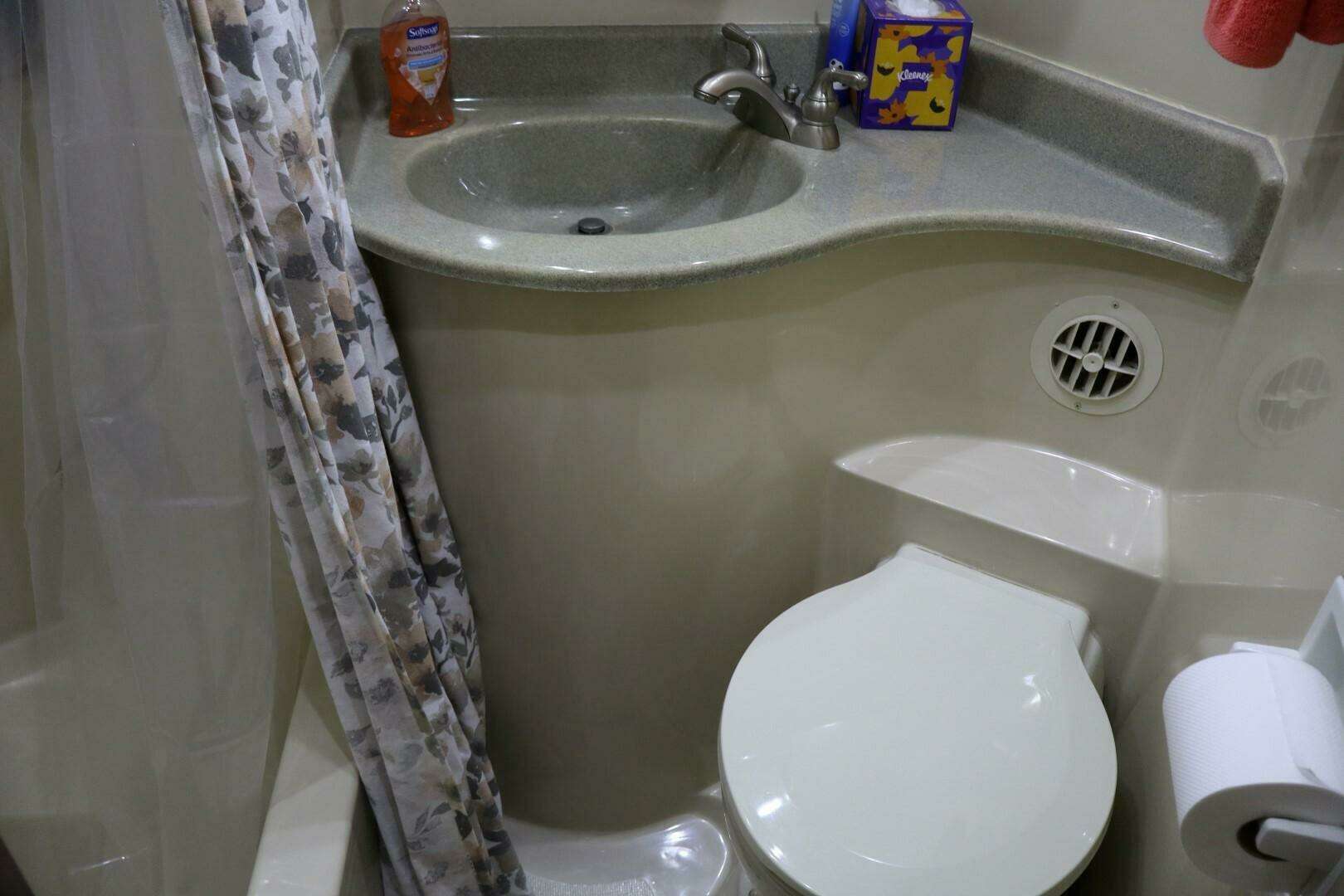 2006 Bluewater 5200 - Image 53