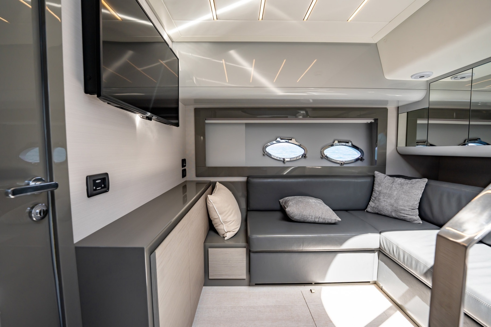 2020 Pershing 62 - Image 16