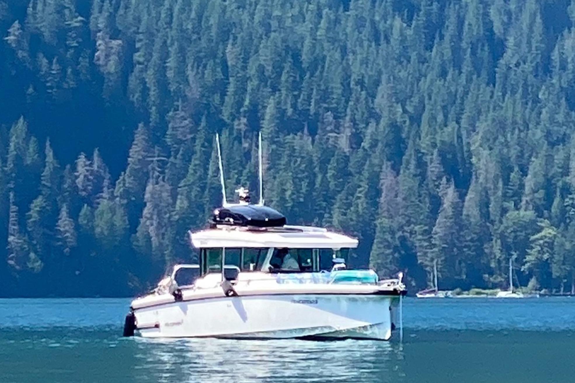 2021 Axopar 37 XC Cross Cabin