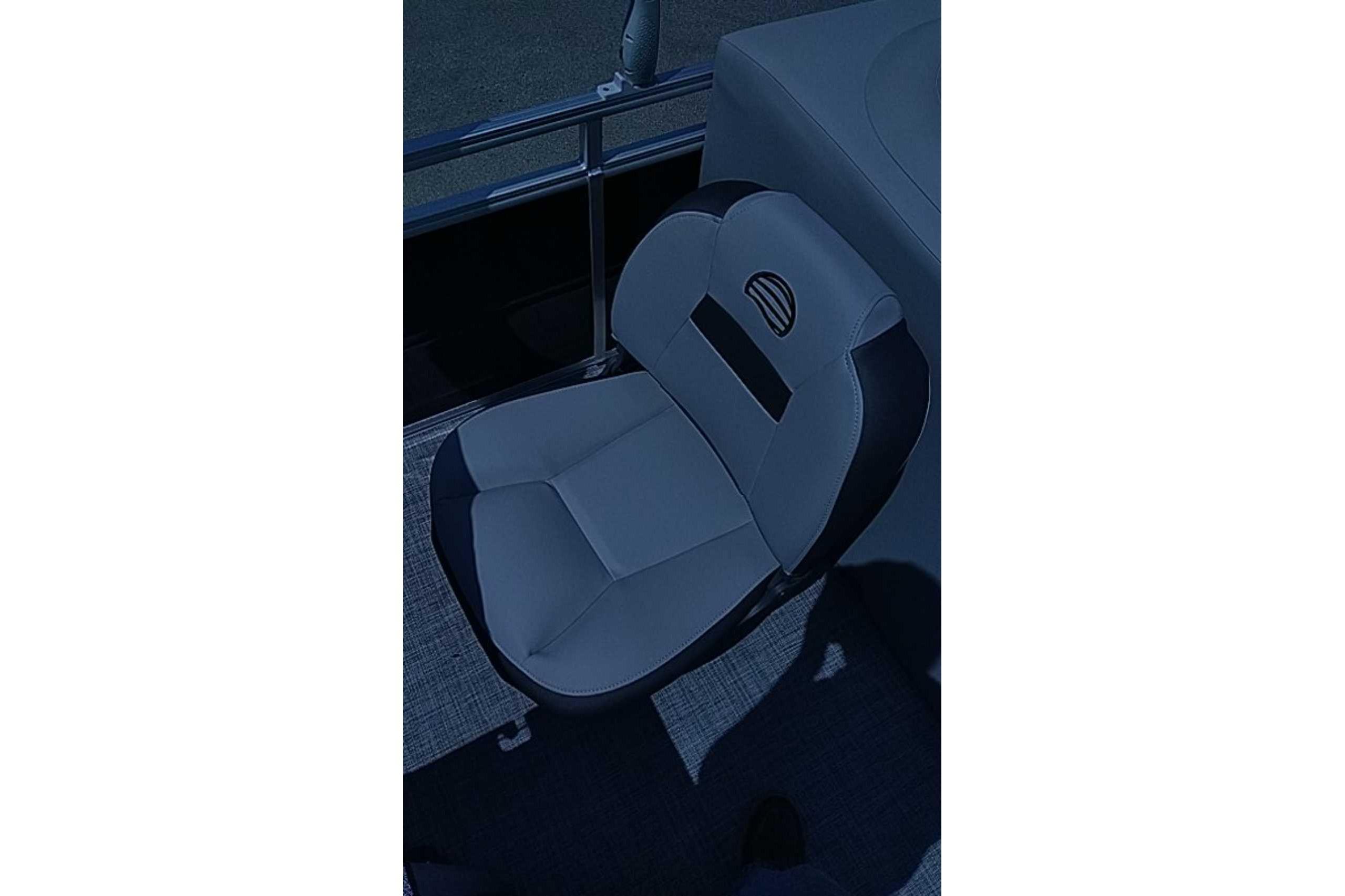 2026 Sun Tracker SportFish 22 DLX boat seat, featuring sleek design and comfortable padding.
