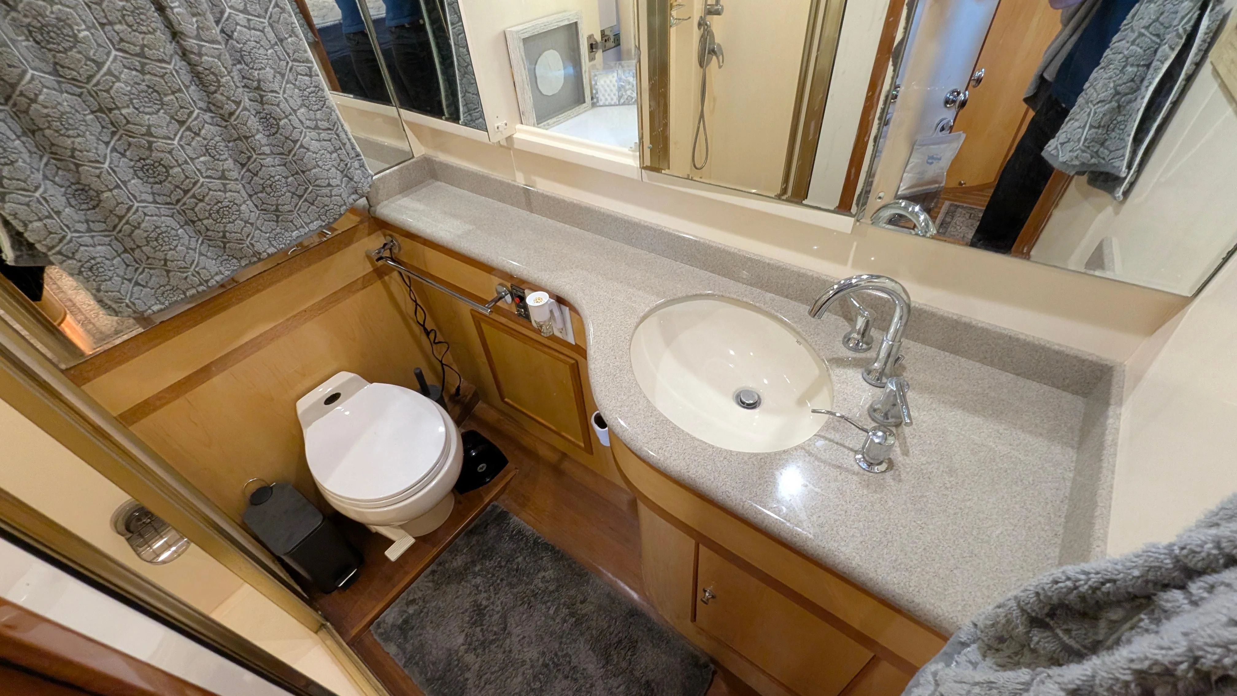 2004 Johnson Motor Yacht - 61