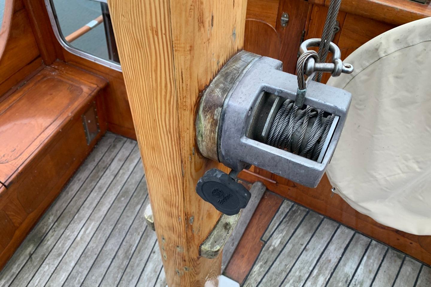 Close-up of a 1979 Bueltjer Motorsailer mast with winch and cable.