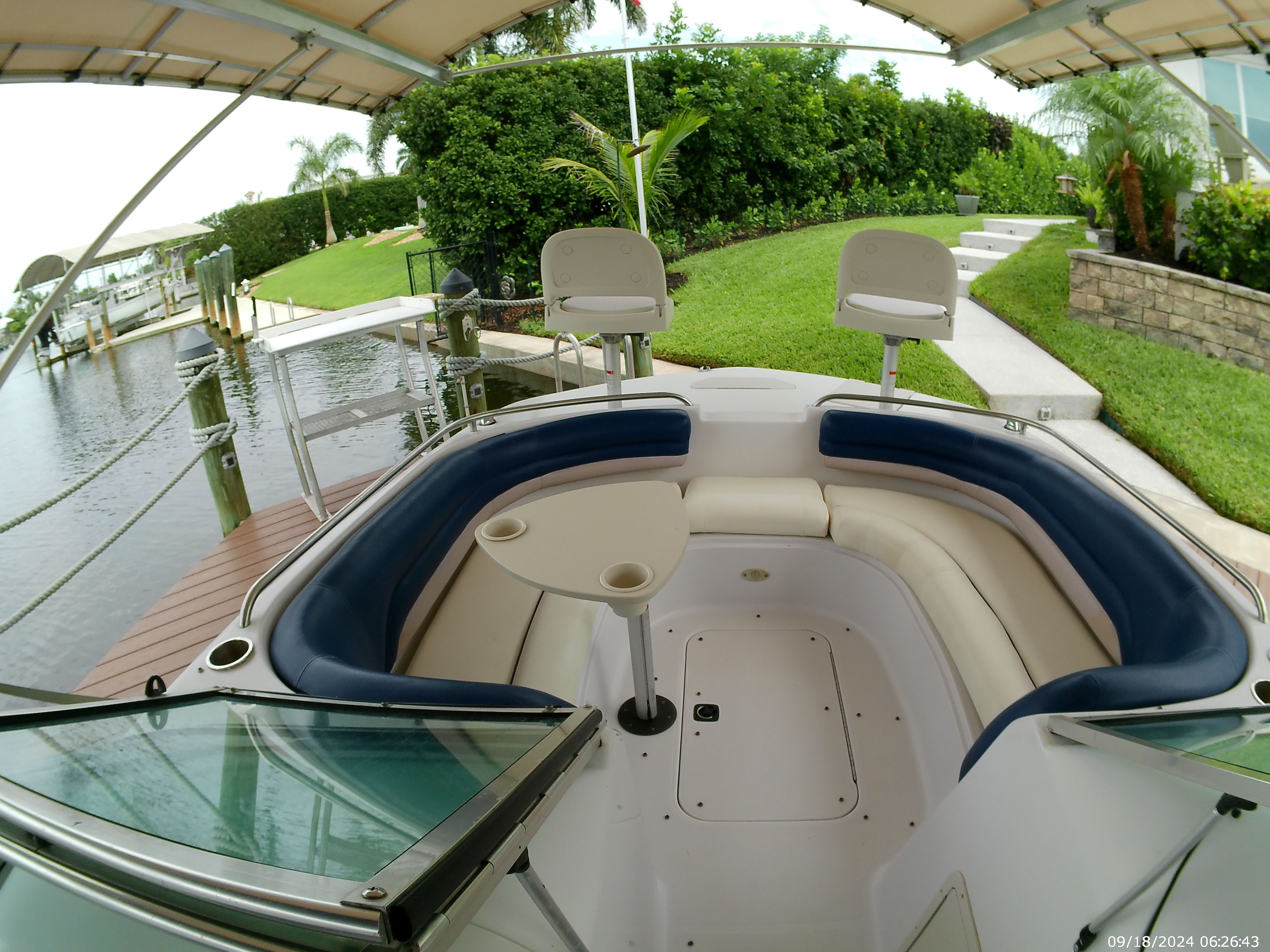 2000 Godfrey / Hurricane Sundeck 237 I/O - 26