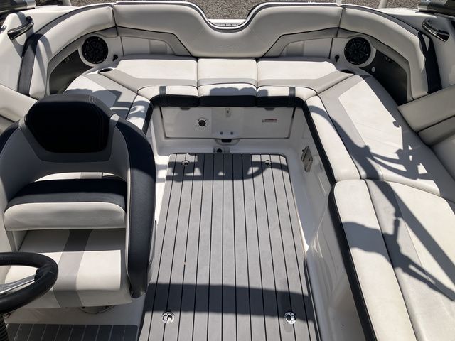 2016 Yamaha Boats 212X - 19