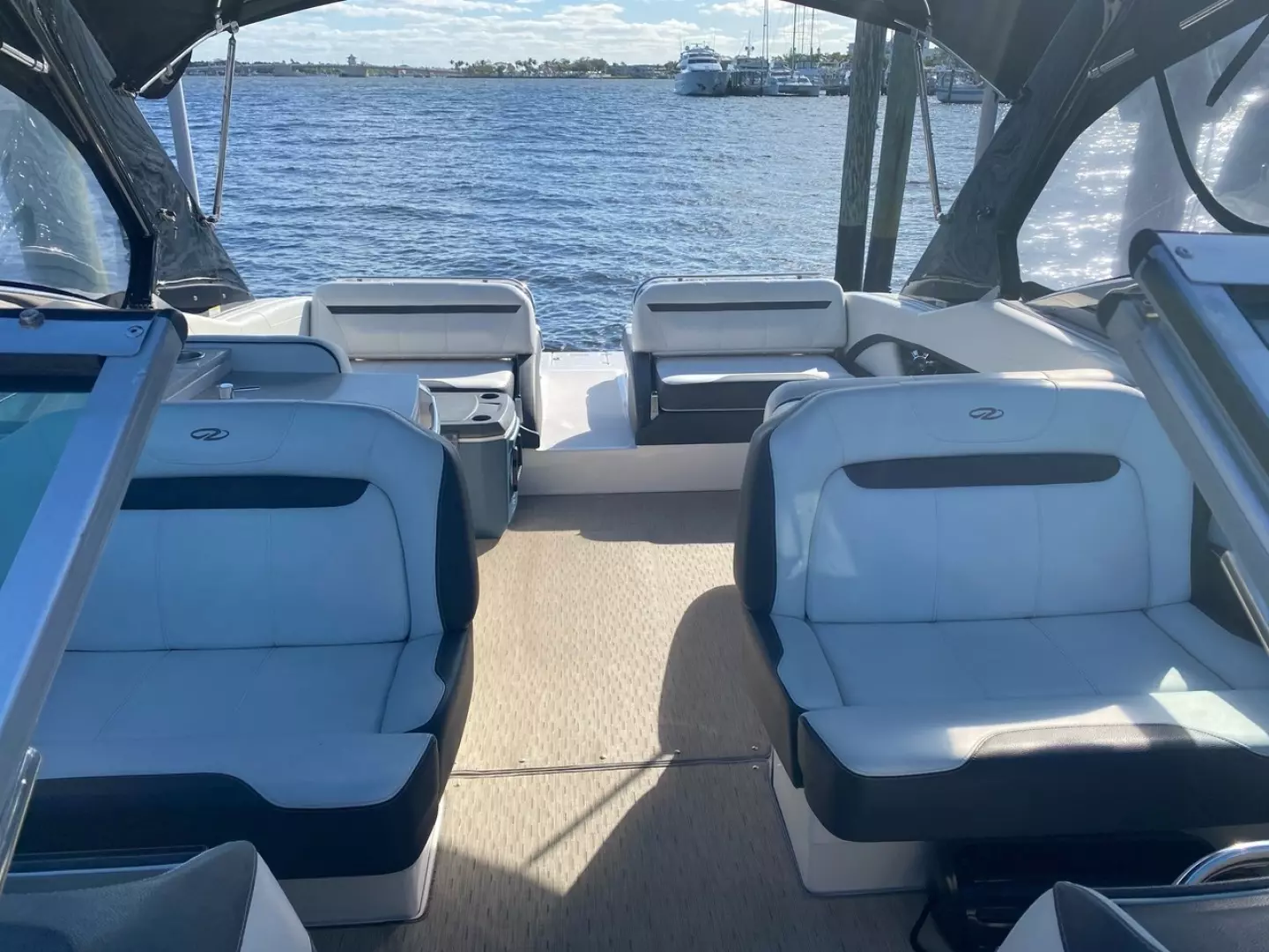 2016 Regal 3200 Bowrider - Image 9