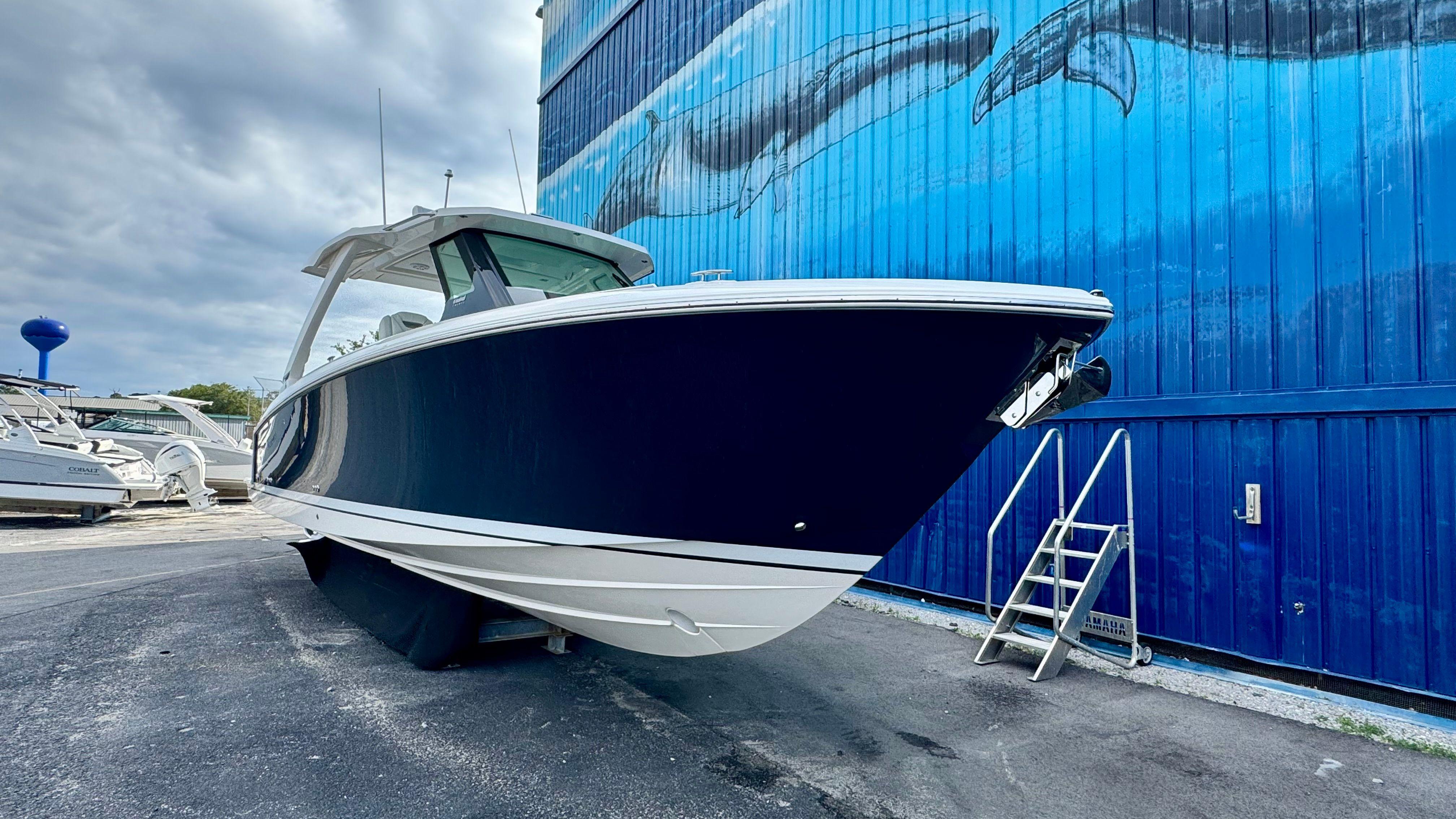 2025 TIARA YACHTS 34 LS - Image 12