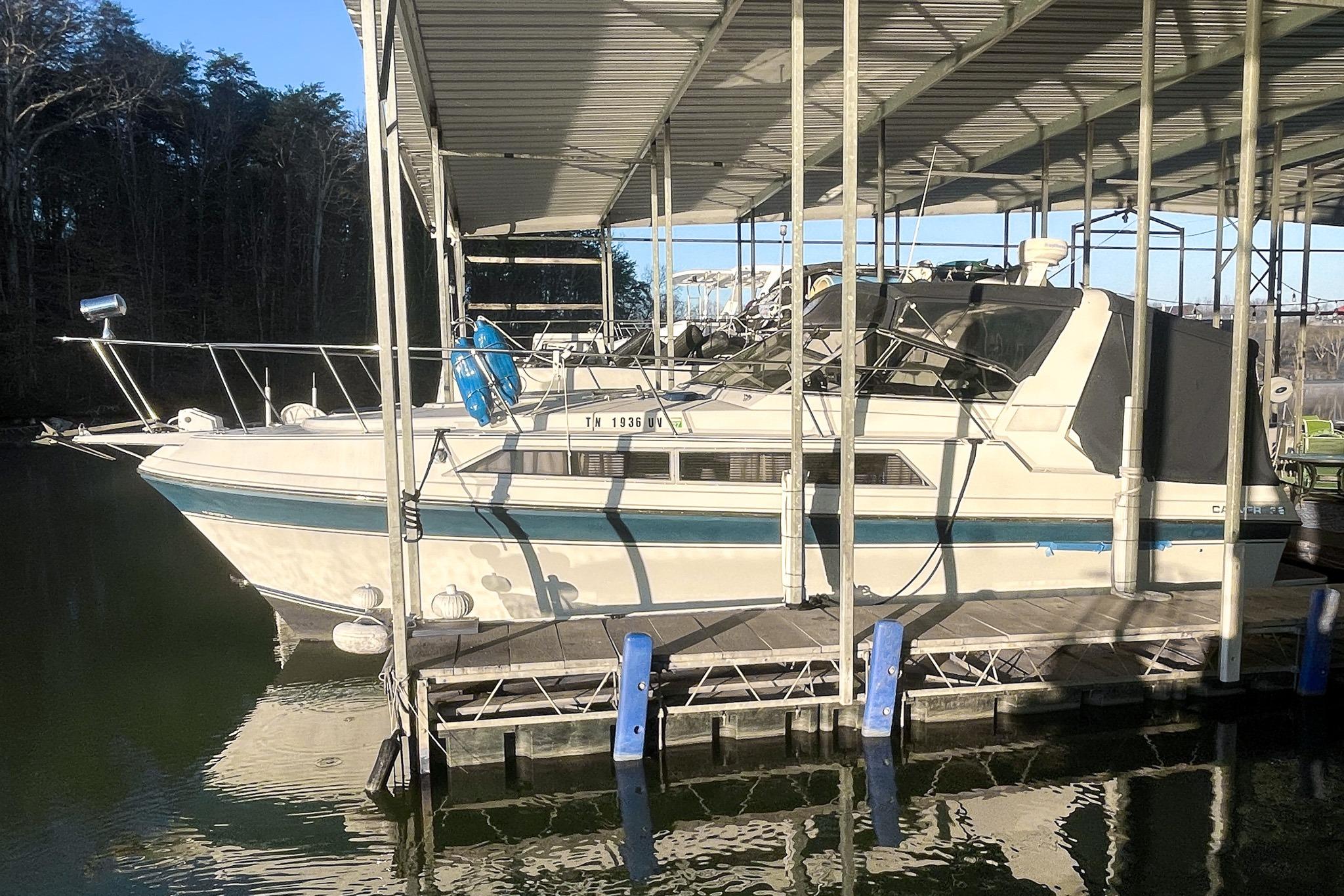 1990 Carver 32 Montego