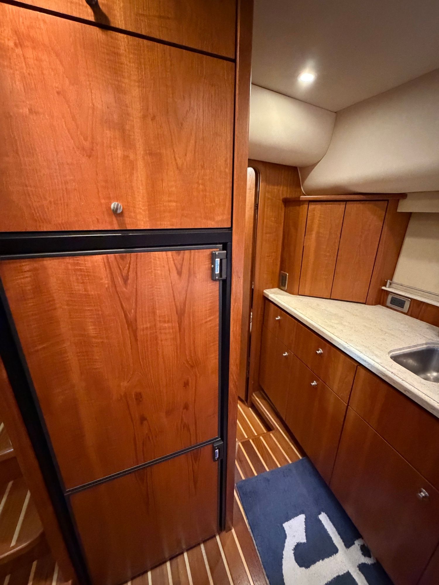 2009 Tiara Yachts 4300 Sovran - 37