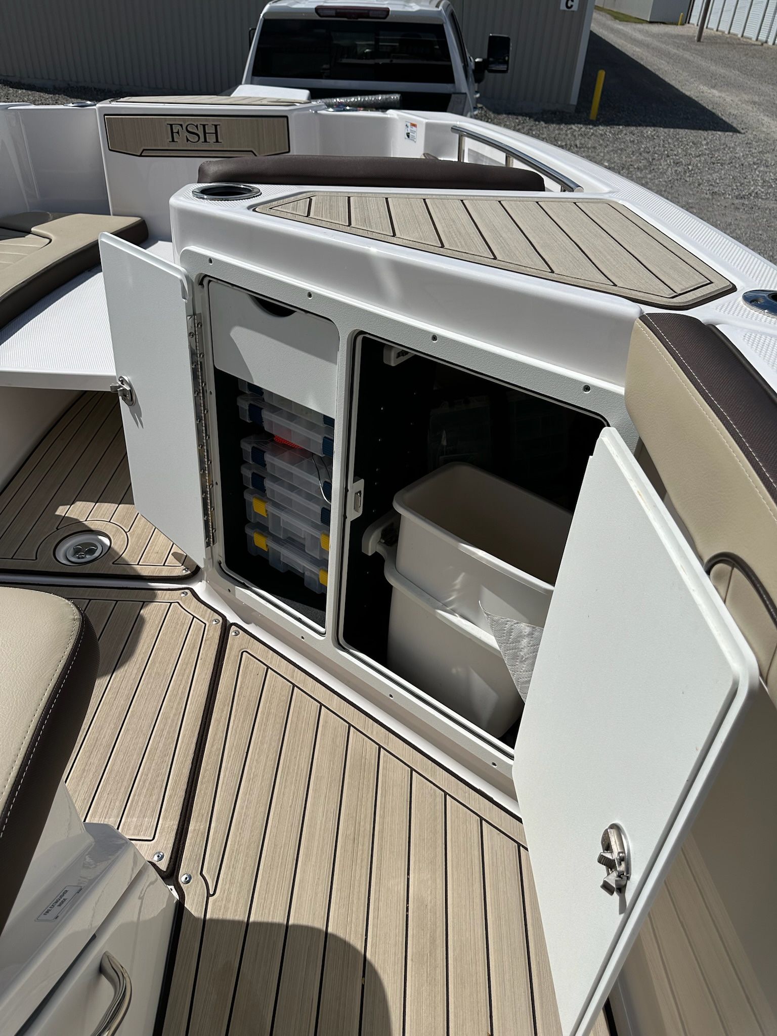 2023 Yamaha Boats 255 FSH Sport E - 12