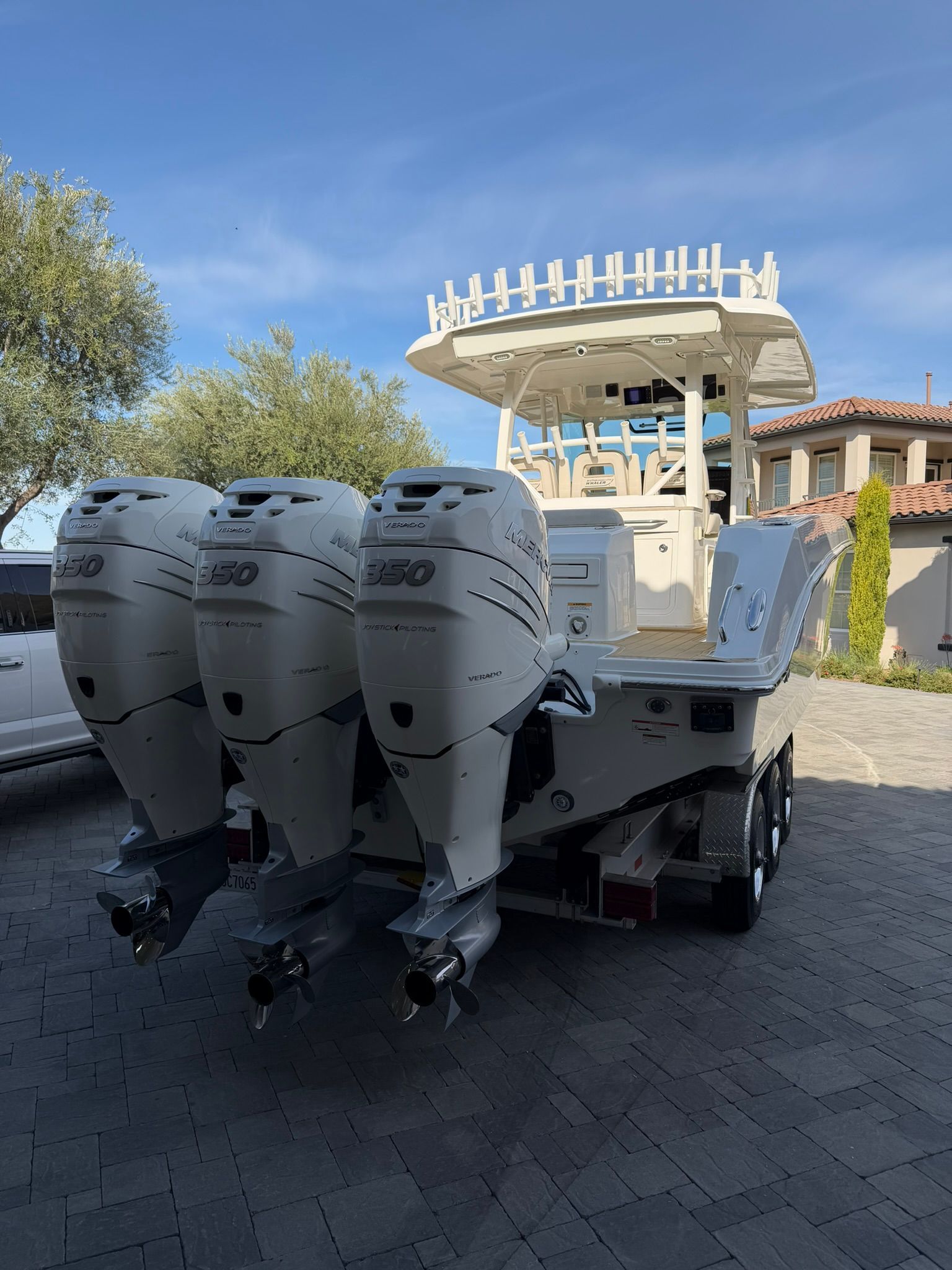 2018 Boston Whaler 380 Outrage - 18