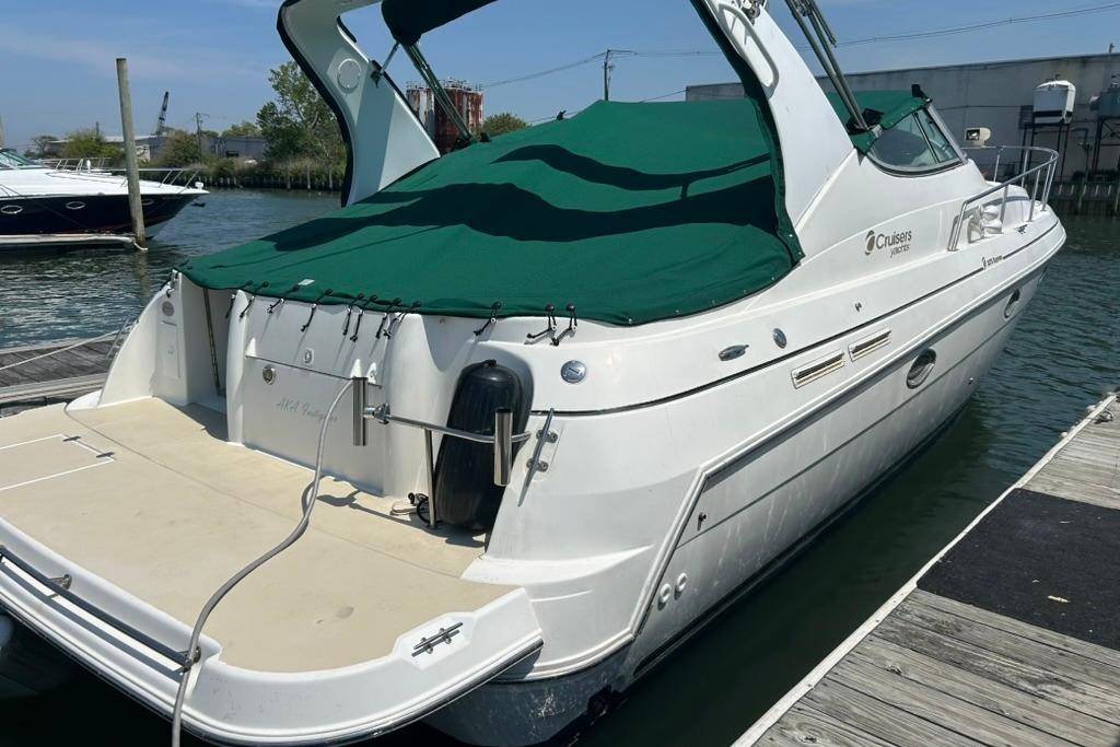 2000 Cruisers Yachts 3375 Esprit