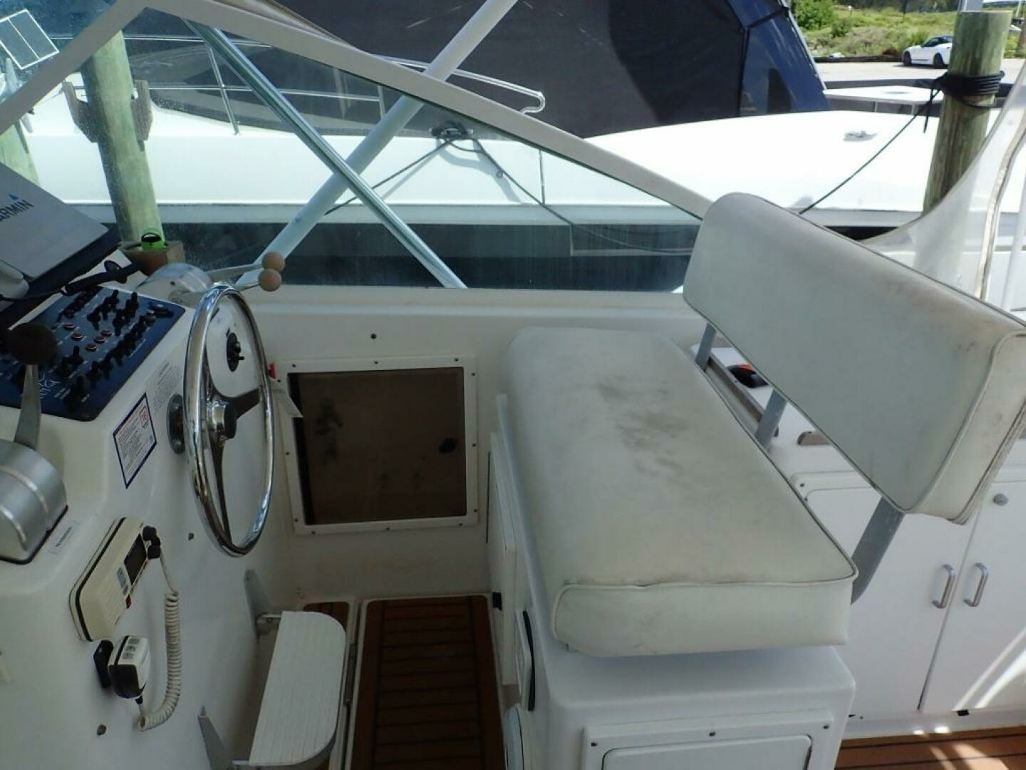 2000 Cabo 35 Express - Image 11
