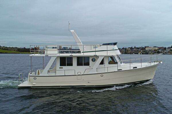 2026 Helmsman Trawlers 38 Sedan