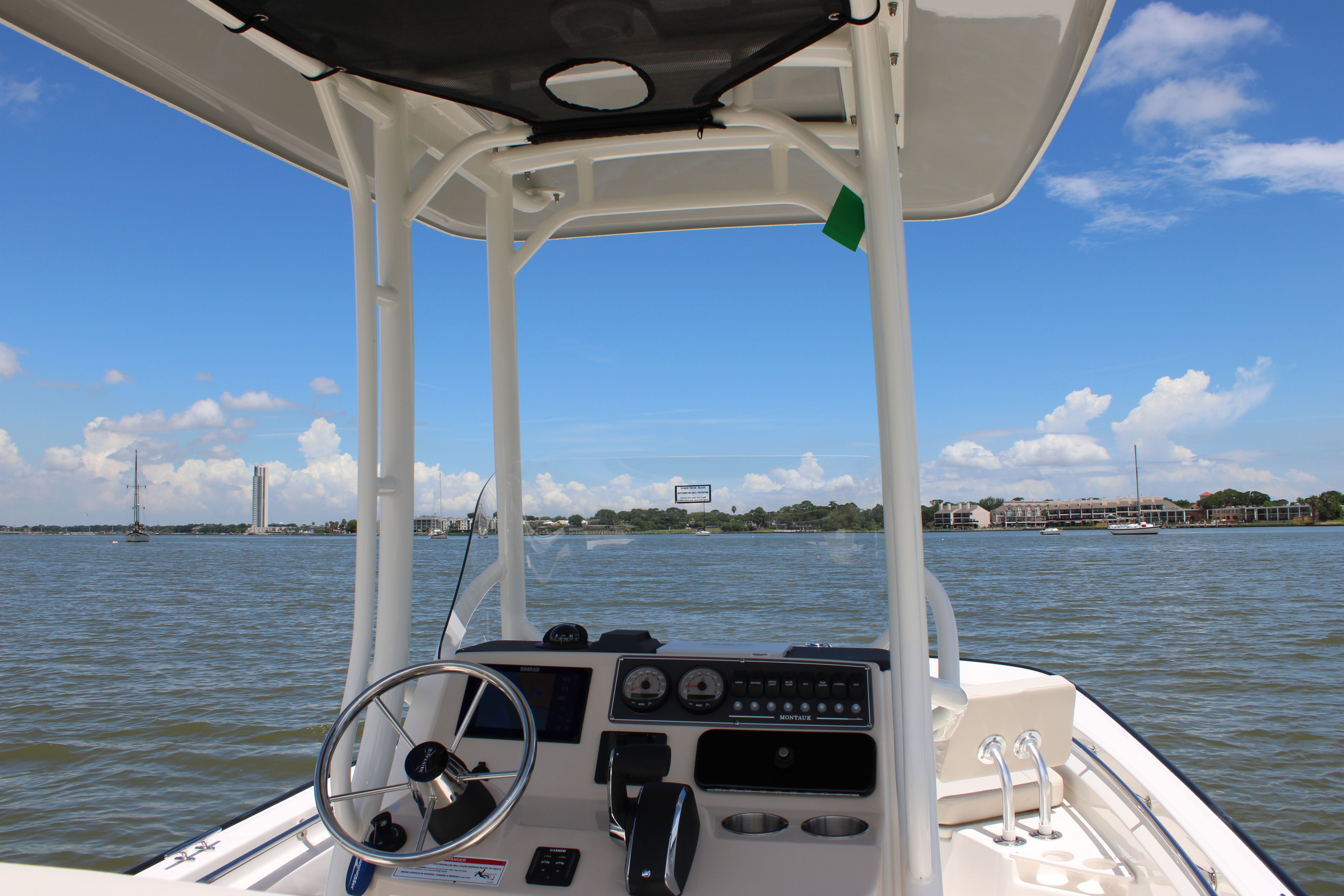 2026 Boston Whaler 210 Montauk - 32