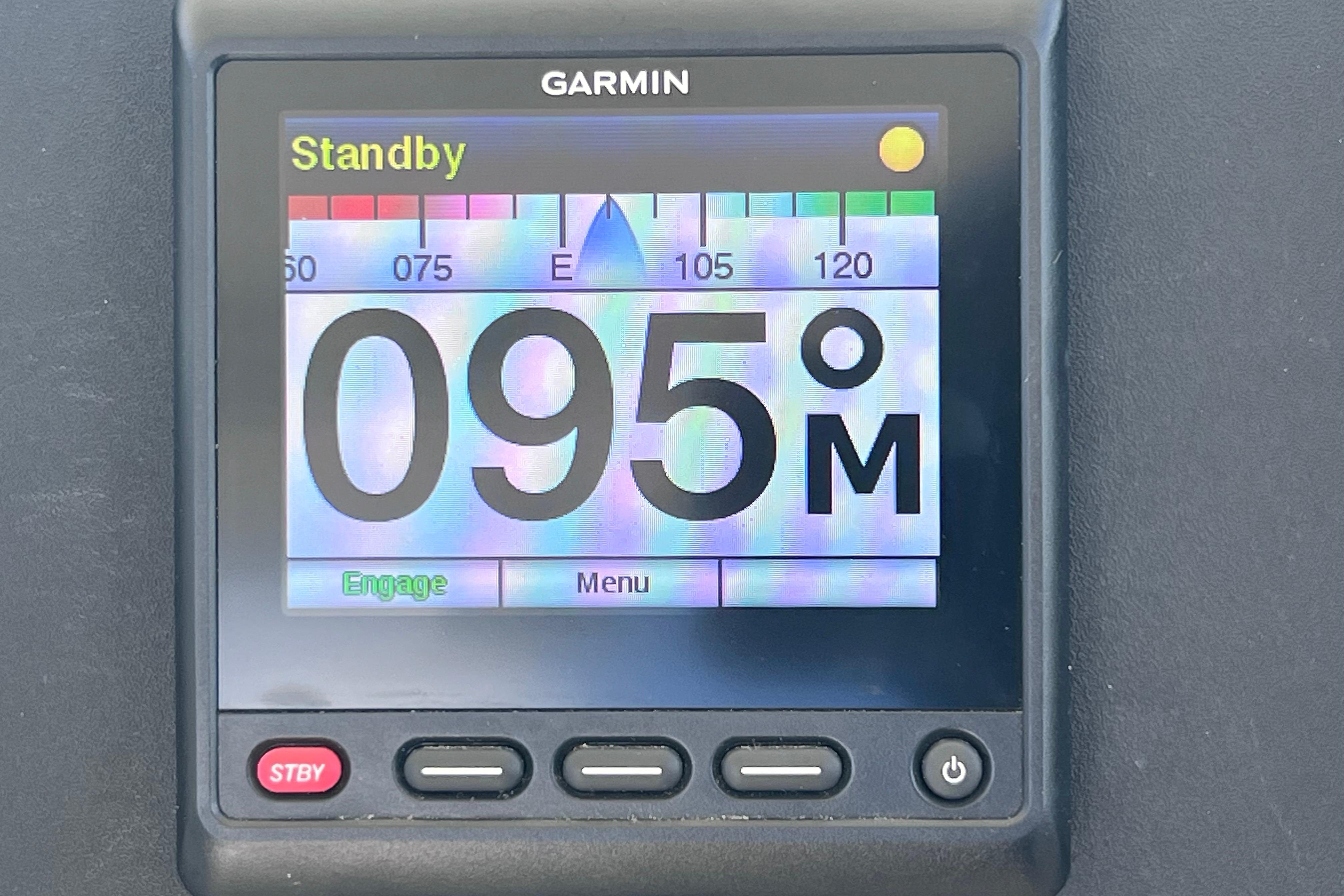 Garmin marine display showing 095 degrees on a 2004 Pursuit 2870 Walkaround boat.