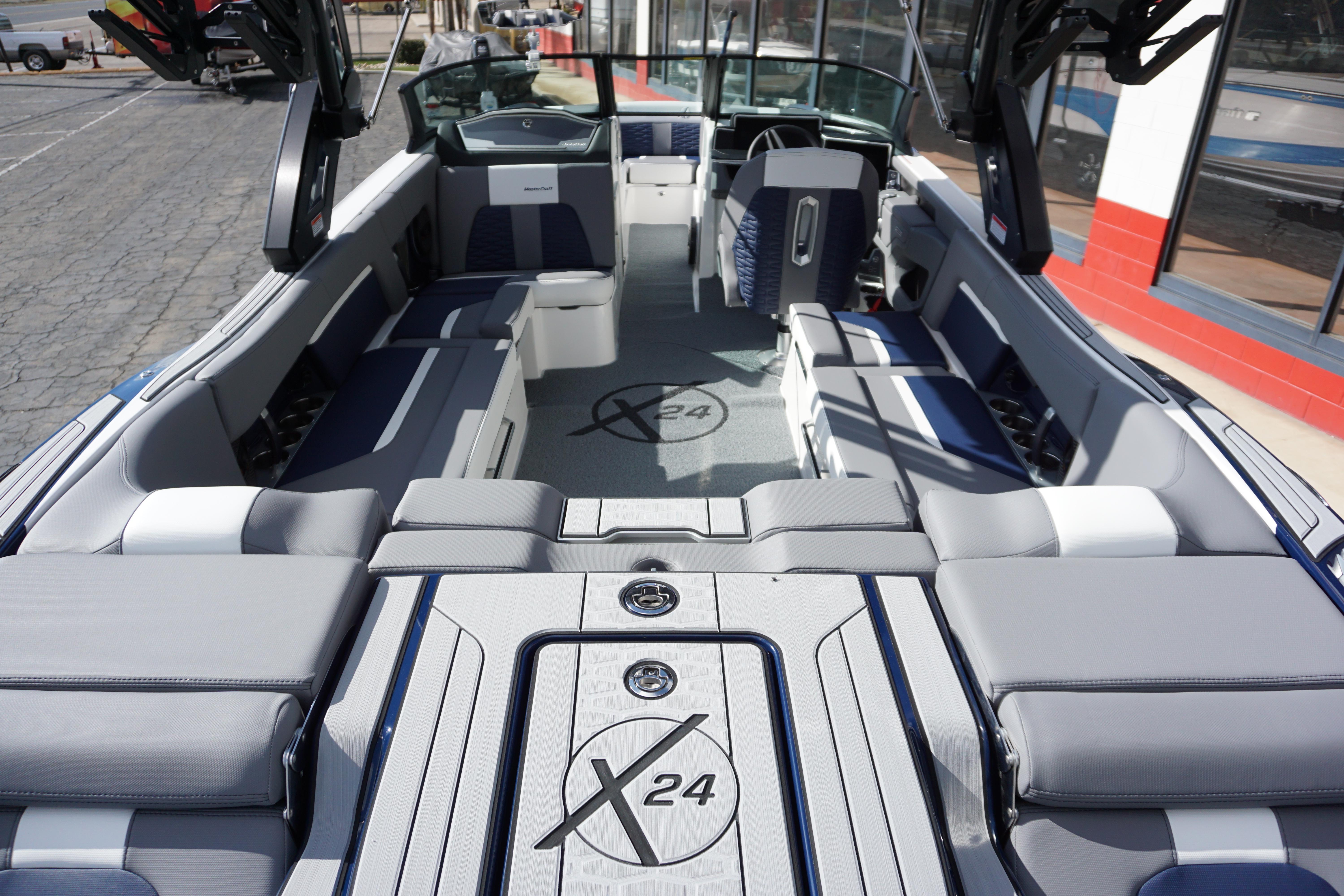 2025 MasterCraft X24 Supercharged 6.2L - 9K Rebate Eligible - 13