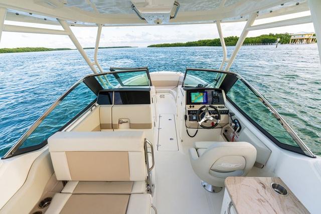 2026 Boston Whaler 240 Vantage - 12