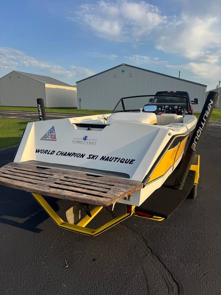 1990 Correct Craft Ski Nautique - 2