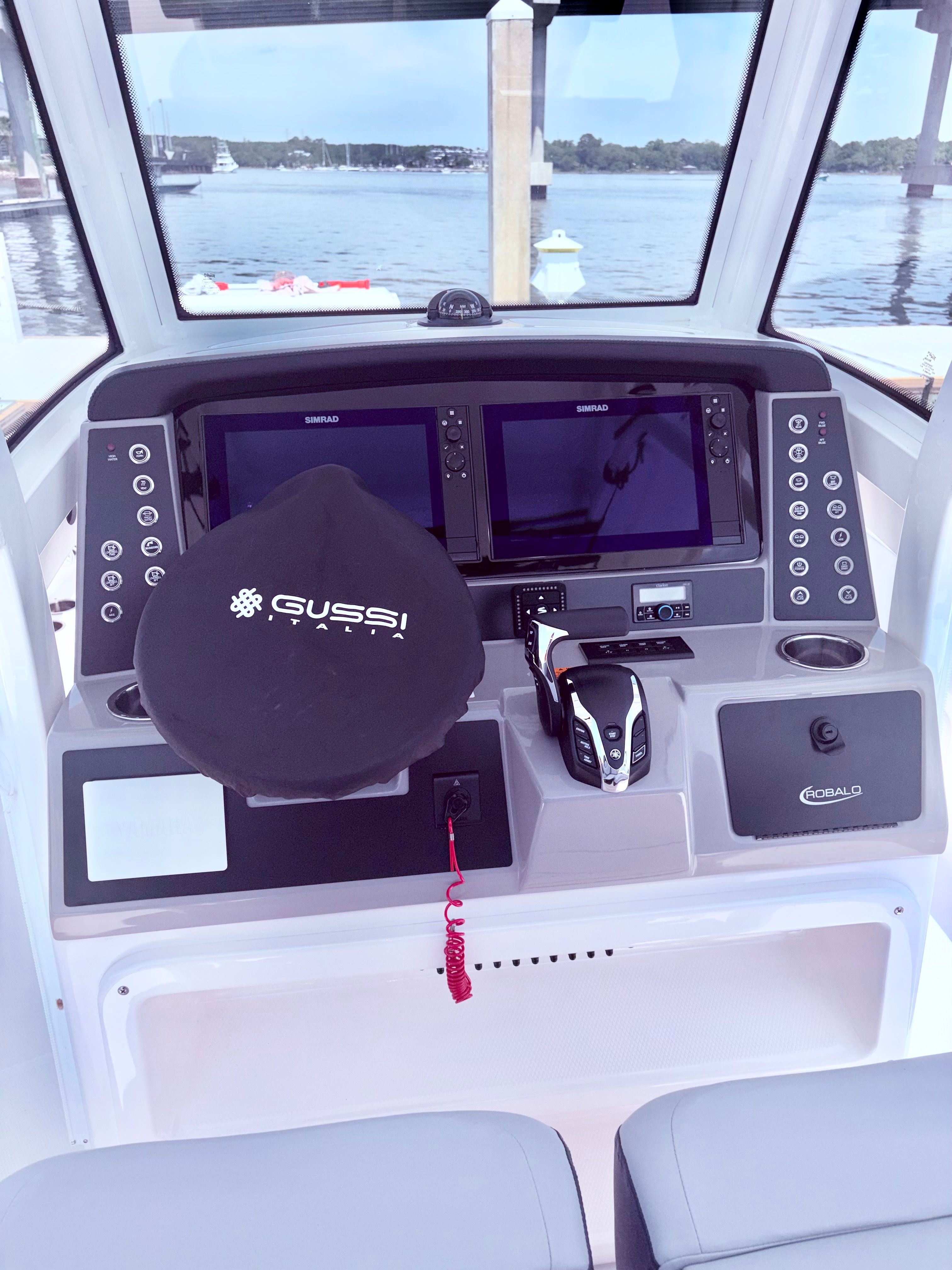 2025 Robalo 266 Cayman - 51