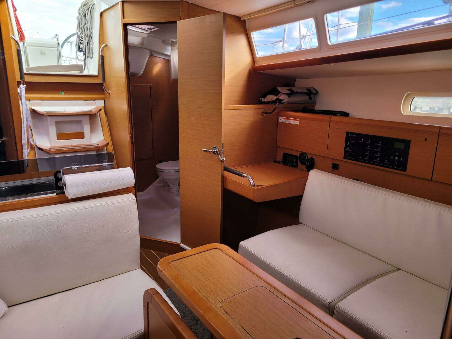 2014 Jeanneau 379 - Image 34