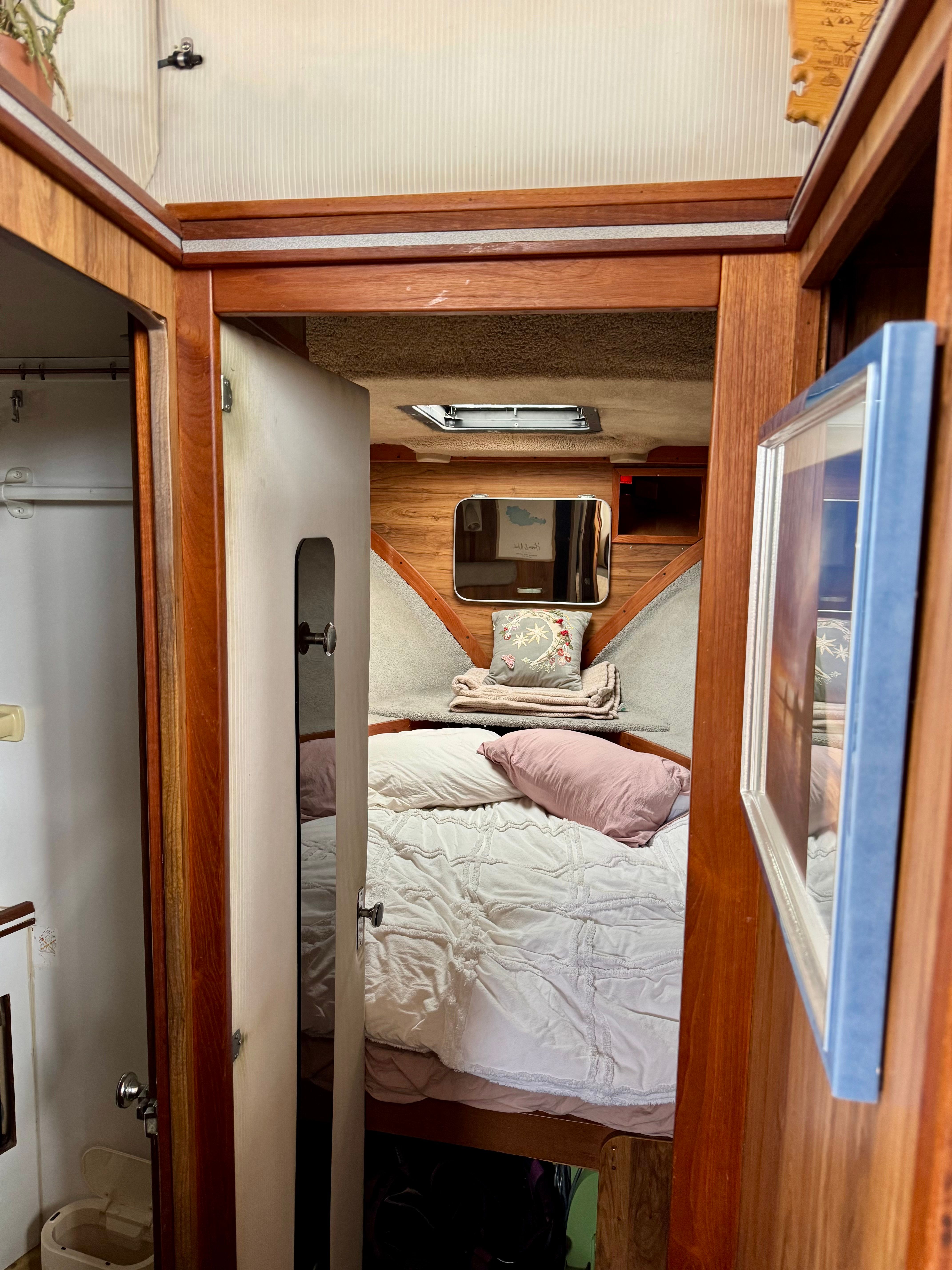 1982 Chris-Craft 381 Catalina - 7