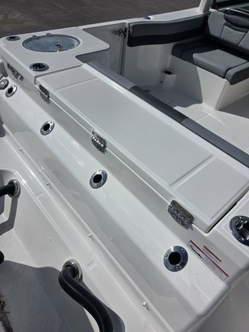 2026 Robalo R277 - 9